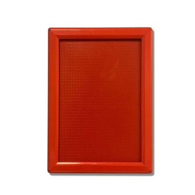 red snap frame