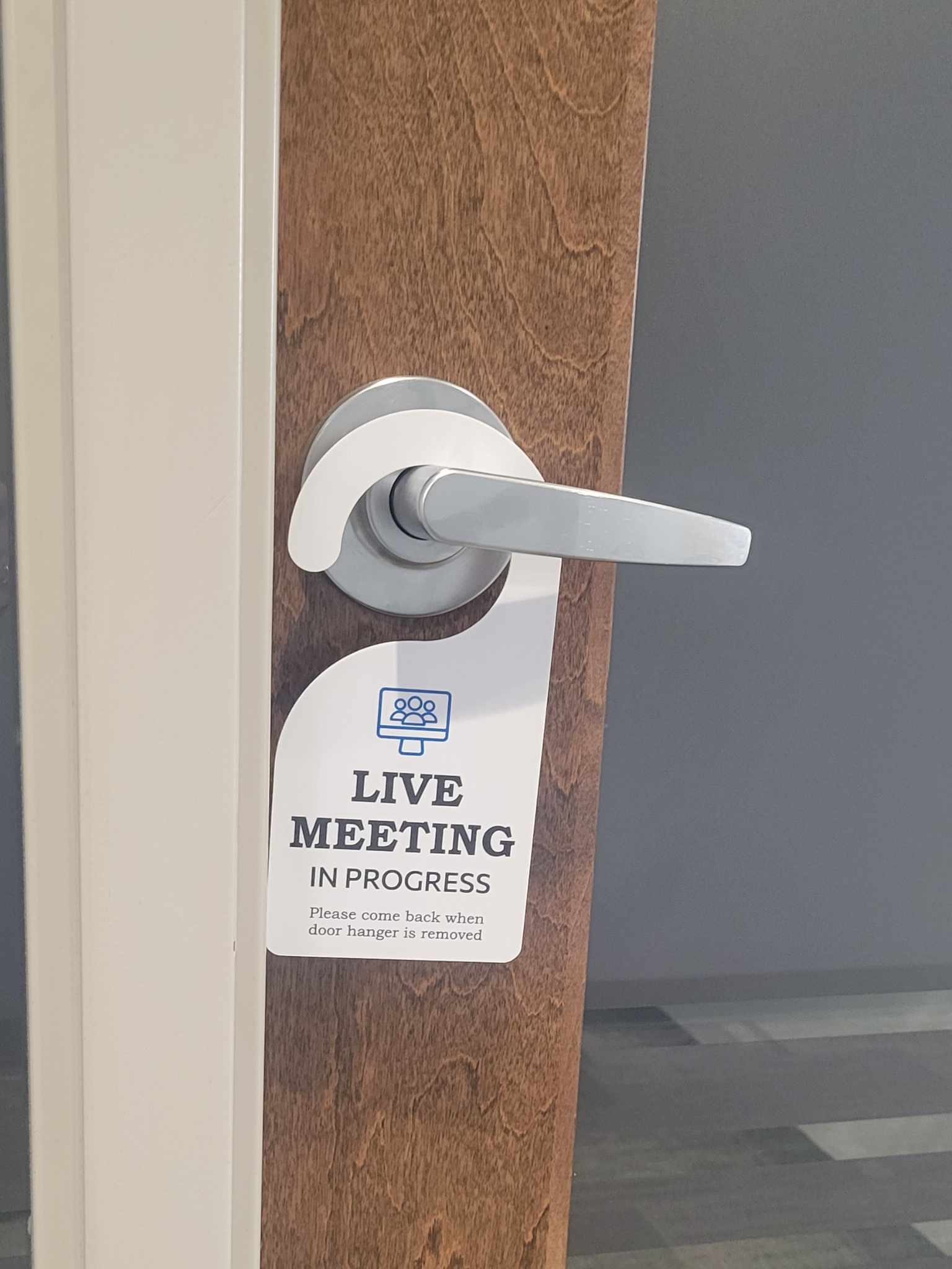 Live Meeting in Progress Hanging Door Sign, 5 Pack - Image 3